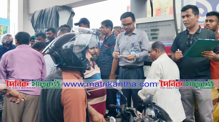 গোয়ালন্দে তেল নিতে এসে জরিমানা গুনলেন তিন মোটর সাইকেল চালক